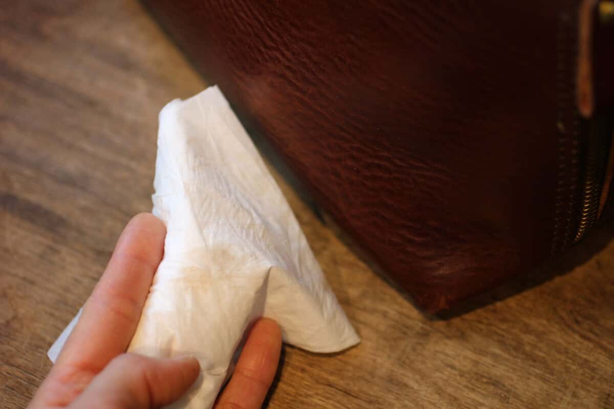 植物タンニンなめし革 色落ち